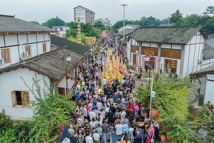 蒙蒂：今日格莱姆斯因左膝扭伤缺阵 他的伤势不严重